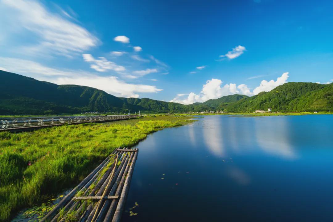 安全、便捷、省心 四川轿车托运服务为客户提供安全、便捷、省心的大型车辆运输服务,满足不同场景下的托运需求。